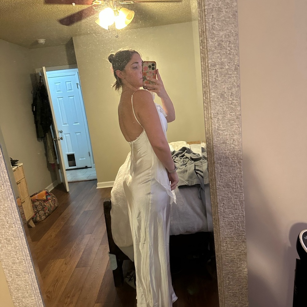 Selfie Leslie White Midi Dress - Picture 3 of 5